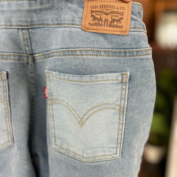 Levi's Classic Denim Overalls - Picture 3 of 6